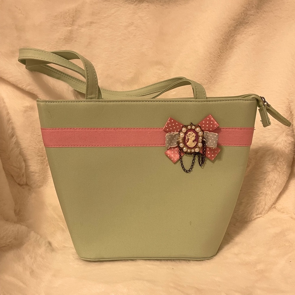 Cute green vintage looking bag